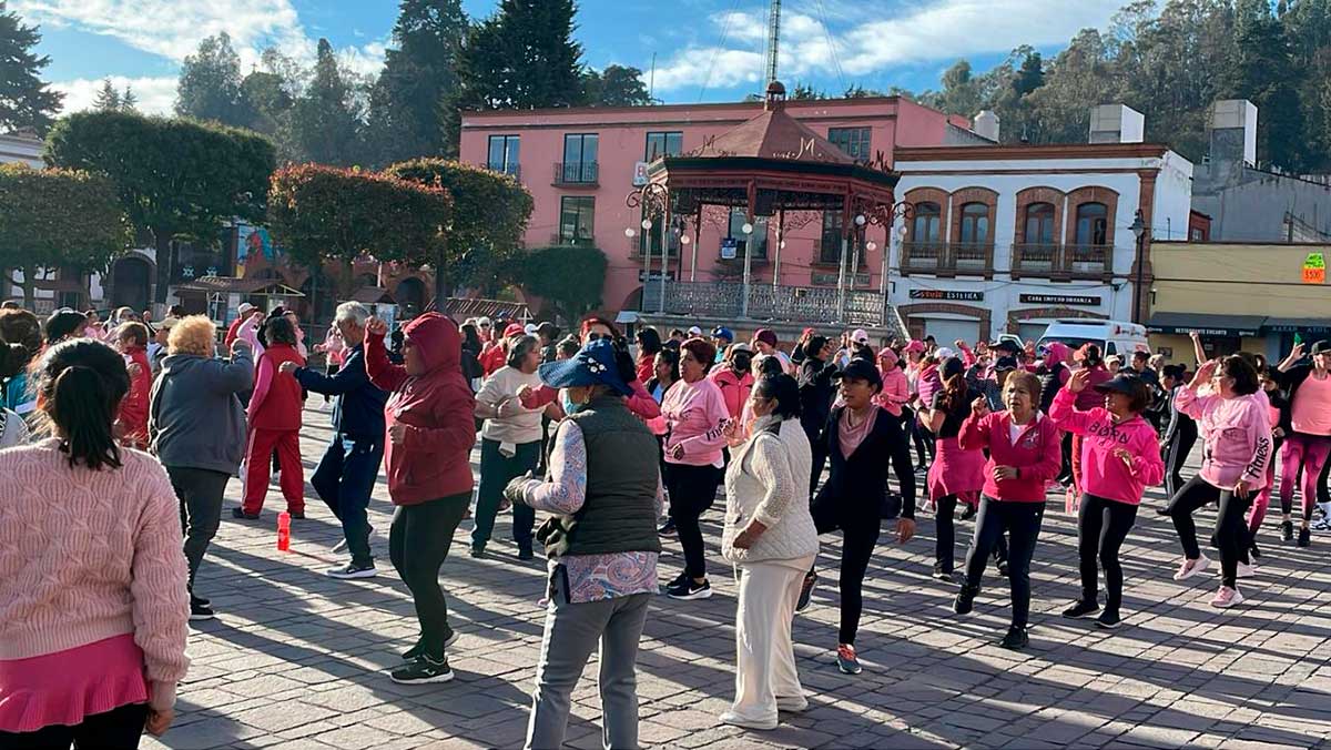 Metepec invita a participar de su mega clase de zumba para celebrar el día del amor y la amistad.