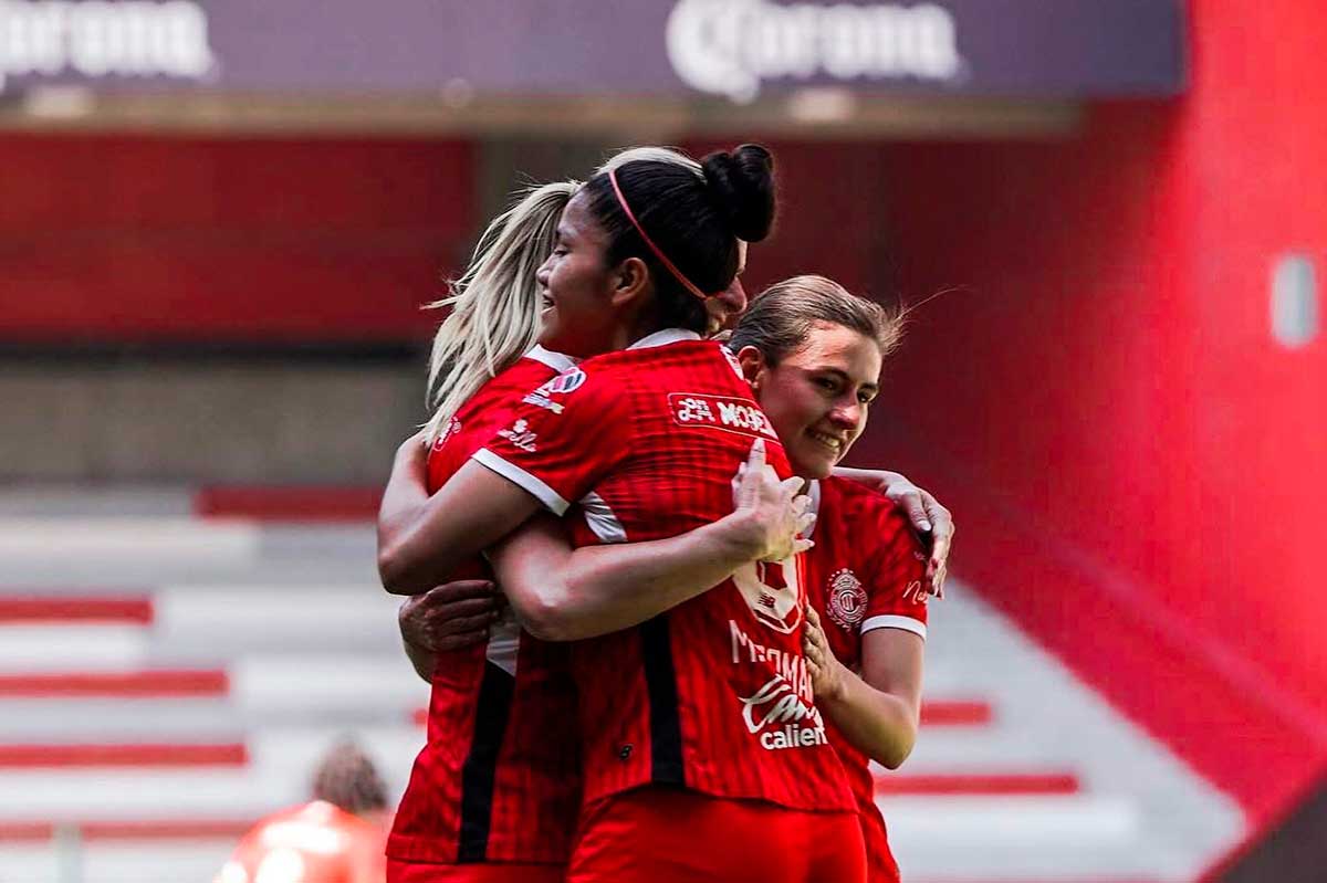 Jugadoras de Toluca Femenil festejando la victoria contra Santos.
