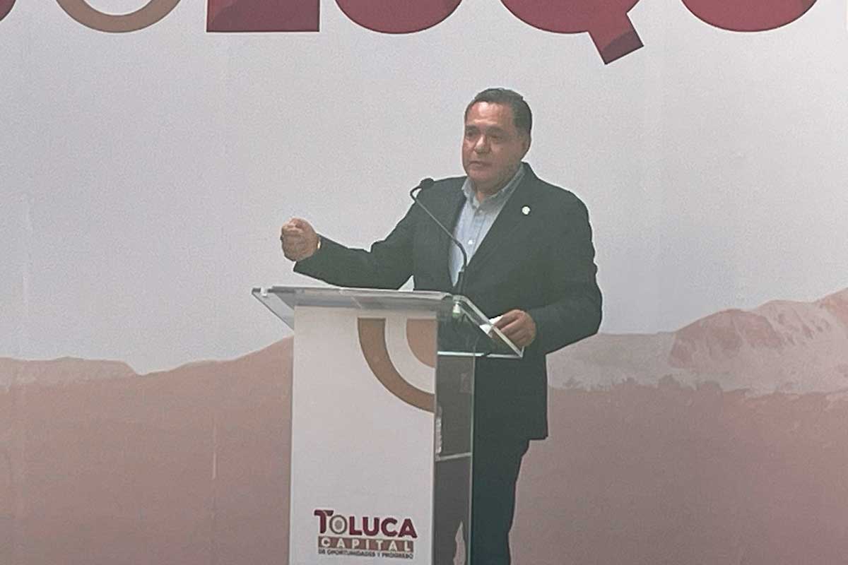 El alcalde de Toluca Ricardo Moreno Bastida refuerza el programa "Moto Segura" en la ciudad.