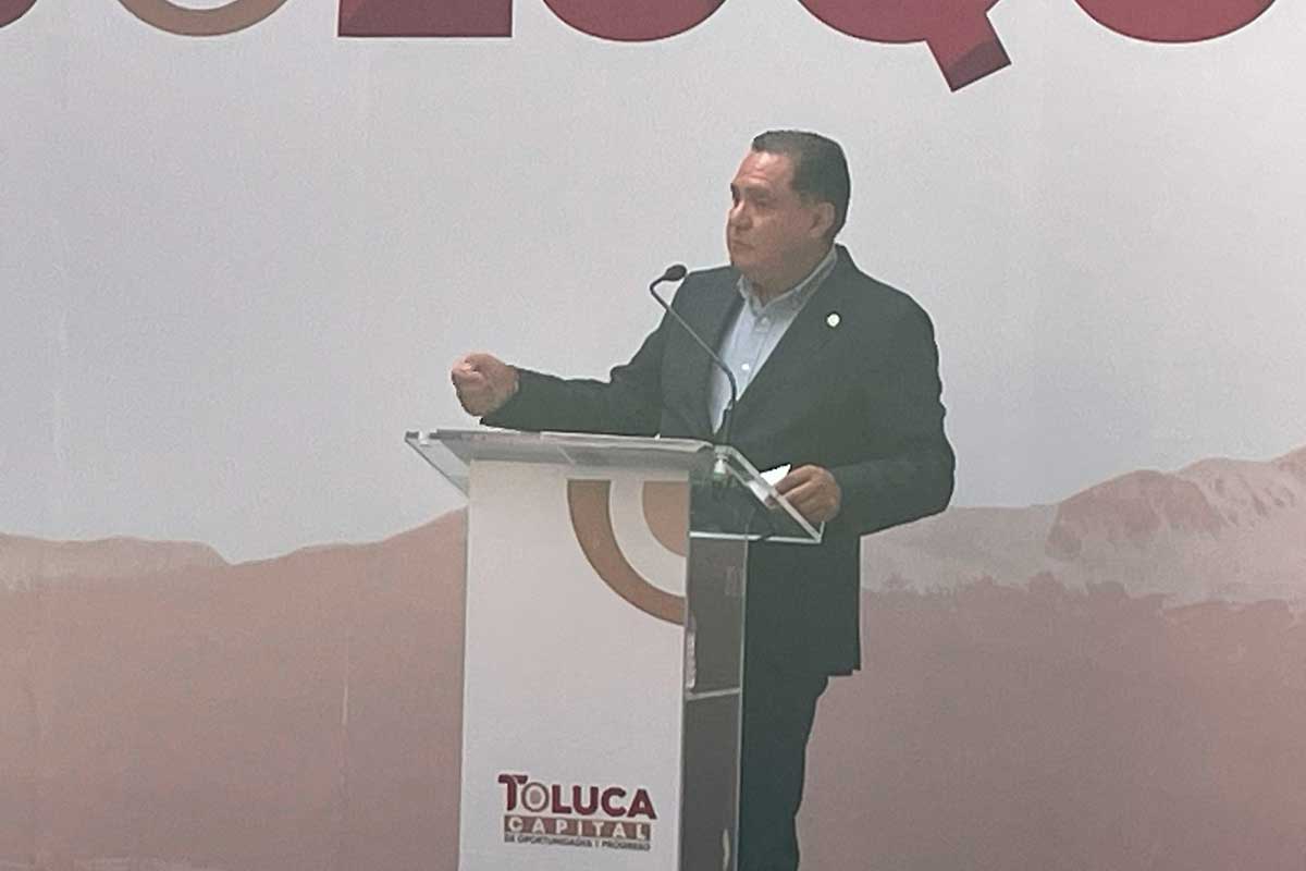 El alcalde de Toluca Ricardo Moreno Bastida refuerza el programa "Moto Segura" en la ciudad.