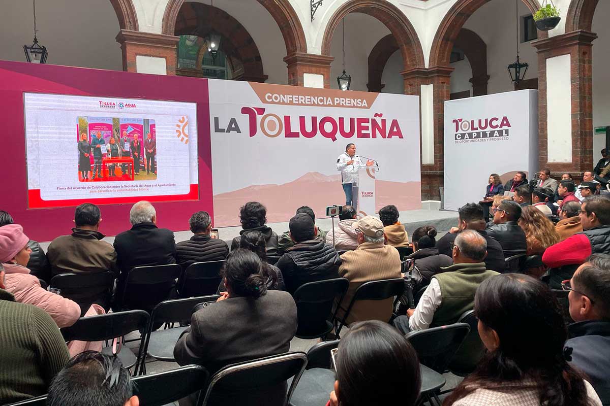 Ricardo Moreno presidente municipal de Toluca en conferencia de prensa.