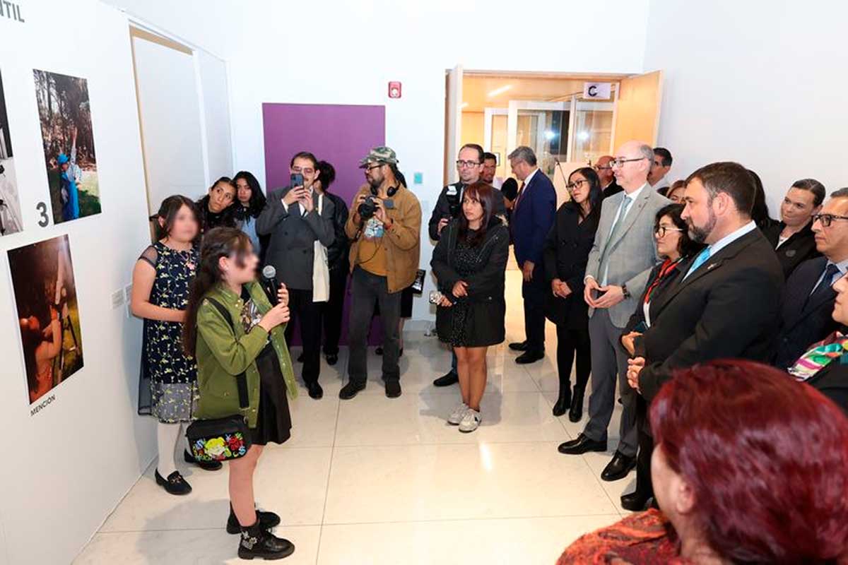 Exposición fotográfica de la UAEMéx, "Mujeres y niñas en la Ciencia".