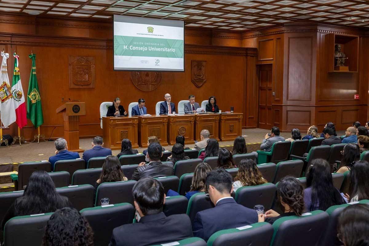 UAEMéx impulsa la educación con nuevos diplomados y reformas en su educación.