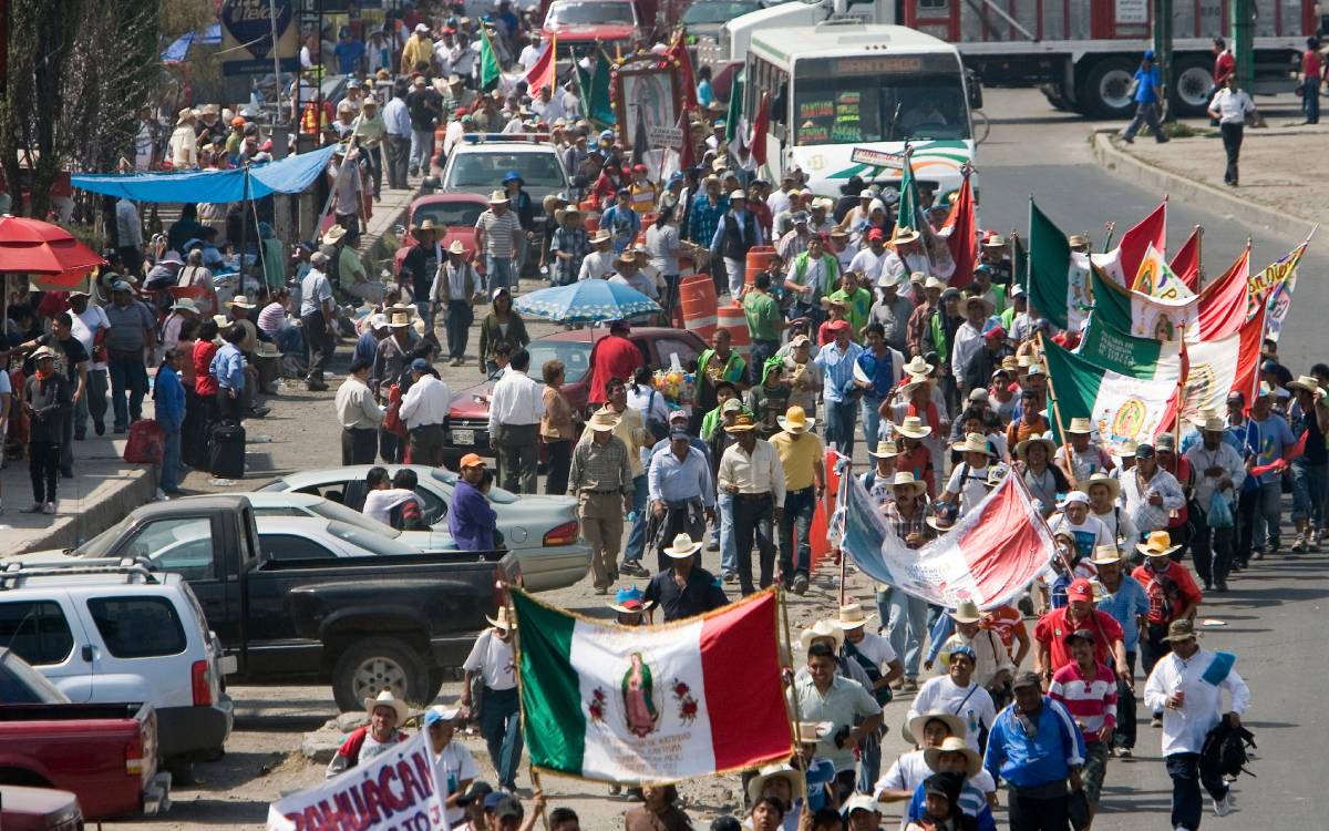 peregrinos en caminata toluca a basilica 2025