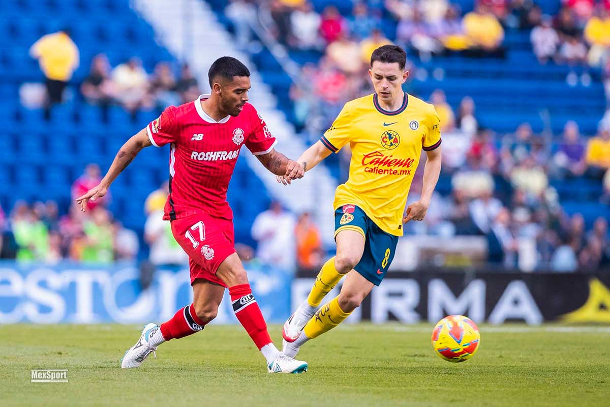 América domina al Toluca con un contundente 3-0 en un partido lleno de polémica