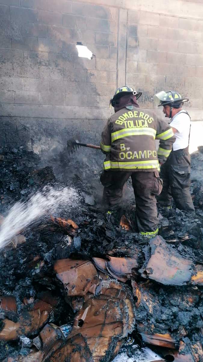 Cabildo de Toluca reconoce la labor de los Bomberos del municipio.