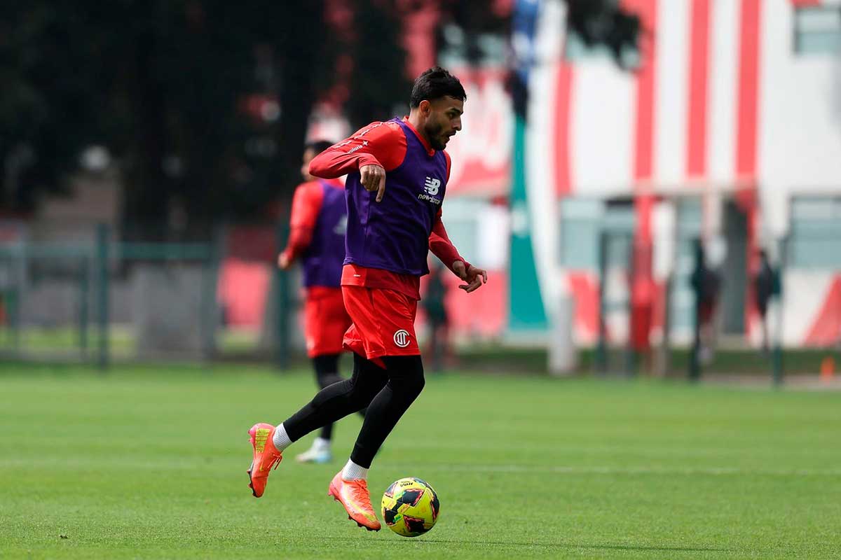 Los Diablos Rojos del Toluca se entrenan para enfrentar a los Rayos del Necaxa.