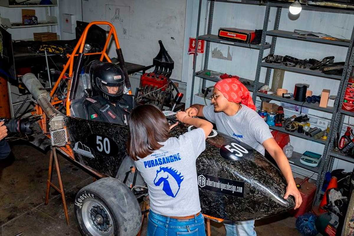 Estudiantes de distintas licenciaturas de la UAEMéx diseñan y contruyen vehículo.