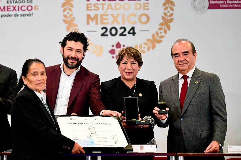La Gobernadora Delfina Gómez álvarez reconoce a mexiquenses destacados.