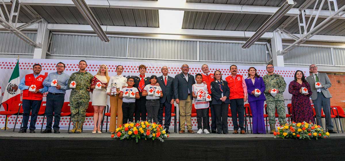 Integrantes de la Cruz Roja.