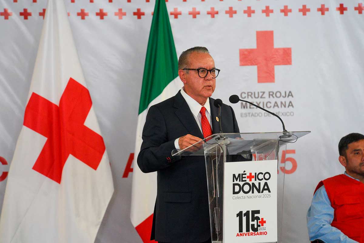 Presidente Nacionañ de la Cruz Roja Mexicana.