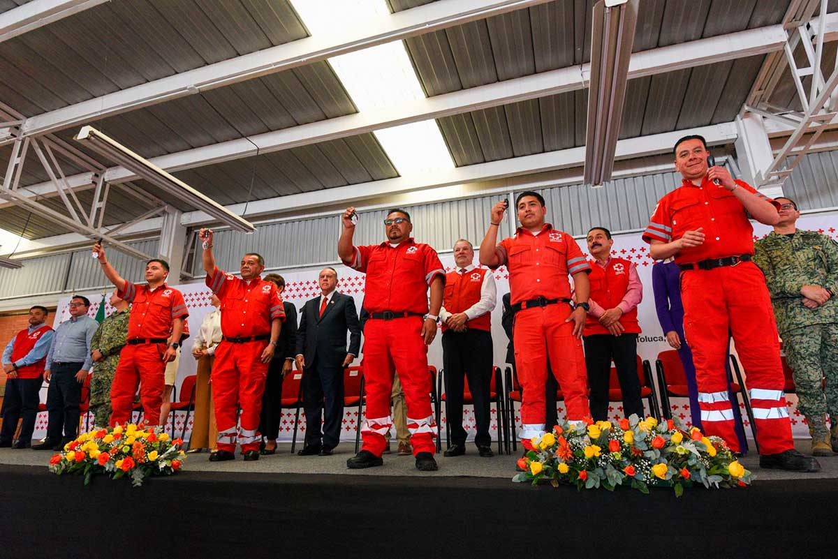 Integrantes de la Cruz Roja.