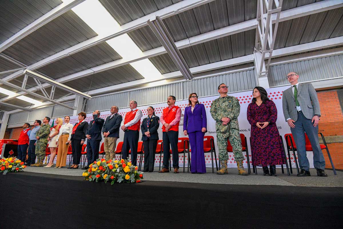 Integrantes de la Cruz Roja.