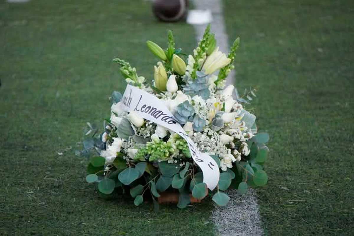 La UAEMéx rinde homenaje al legendario coach Leonardo Lino en el inicio de la temporada de fútbol americano