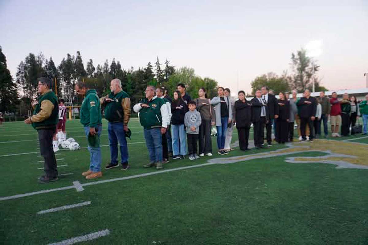 UAEMéx rinde homenaje al destacado head coach Leonardo Lino en el inicio de la temporada del fútbvol americano.