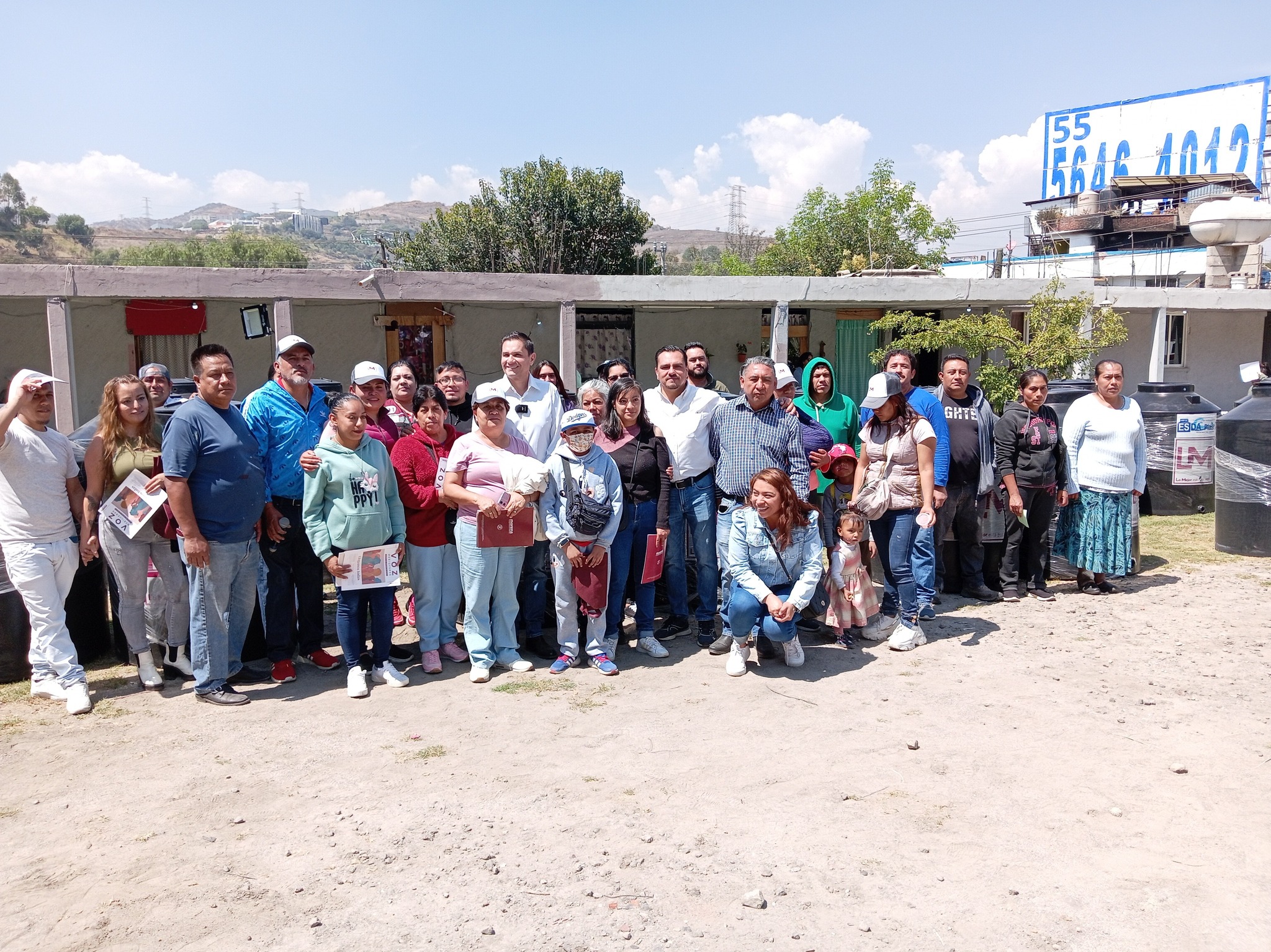 Entrega Luis Montaño tinacos a más de mil vecinos de Atizapán de Zaragoza