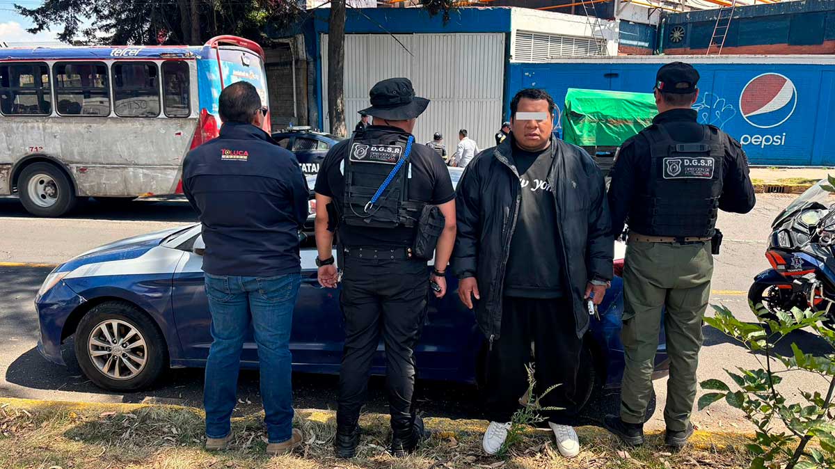 La pocicía detiene dos personas en operativo en Toluca.