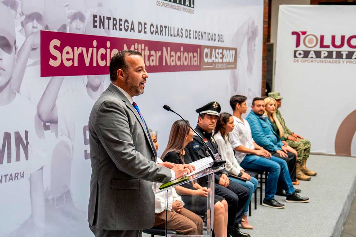 Toluca entrefa cartillas del servicio militar a jóvenes clase 2007.