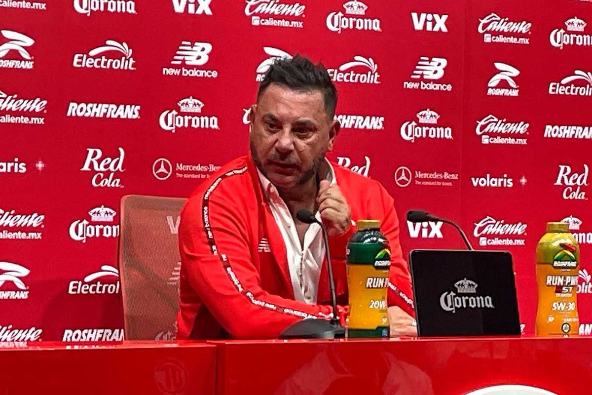 Antonio Mohamed dirextor técnico del Toluca en conferencia de prensa.