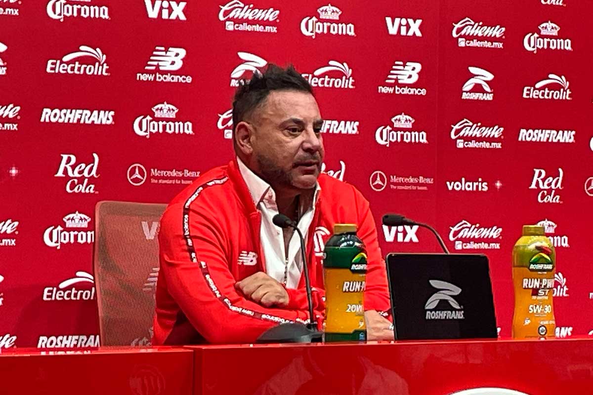 Antonio Mohamed dirextor técnico del Toluca en conferencia de prensa.