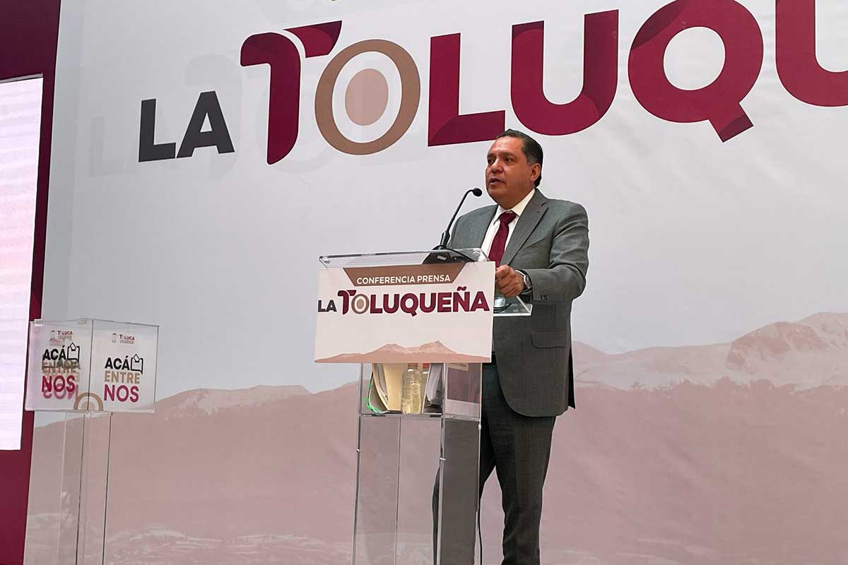 Ricardo Moreno presidente municipal de Toluca en su conferencia "La Toluqueña".