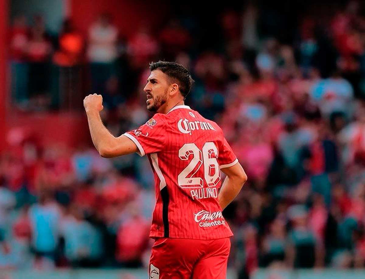 Los Diablos Rojos del Toluca durante el encuentro con Necaxa.