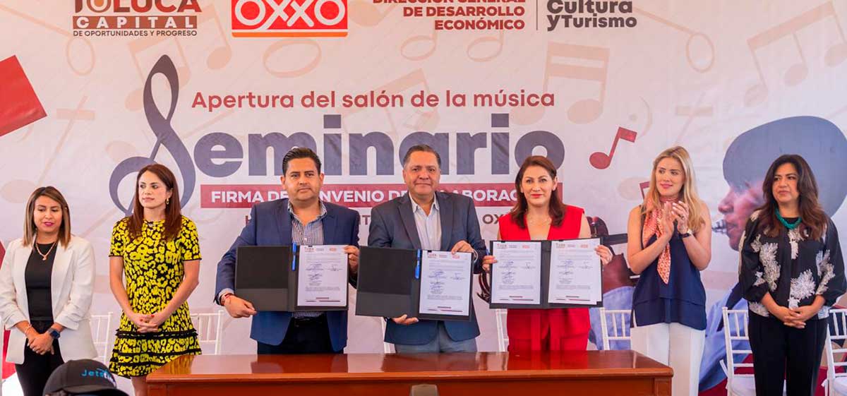El gobierno de toluca firma convenio con Oxxo para recuperar especios públicos.