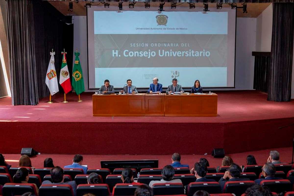 Rector de la UAEMéx.