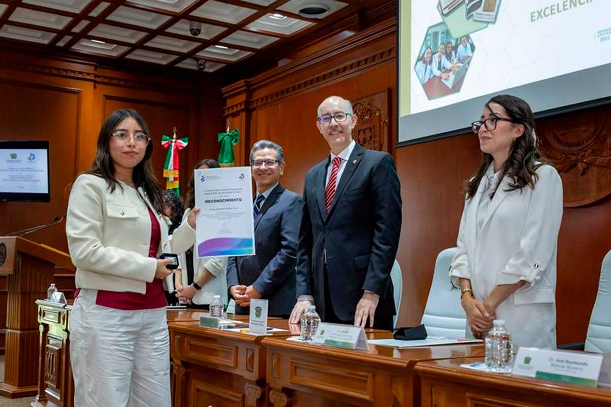 UAEMéx brilla a nivel nacional: Ceneval reconoce excelencia académica de sus estudiantes