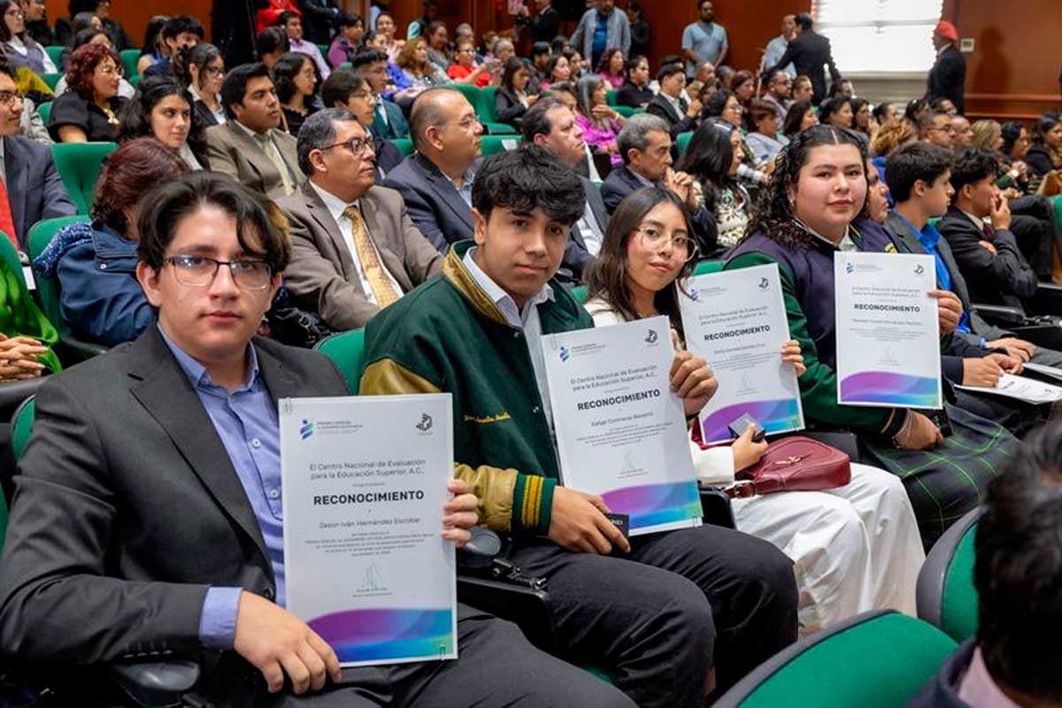 Ceneval reconoce a los estudiantes de la UAEMéx.