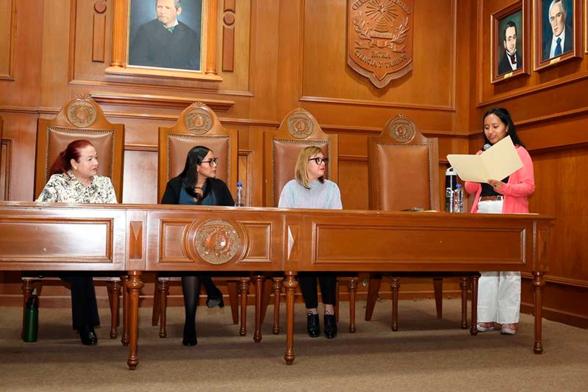 UAEMéx detaca la participación de la mujer en el fotoperiodismo y la ciencia.