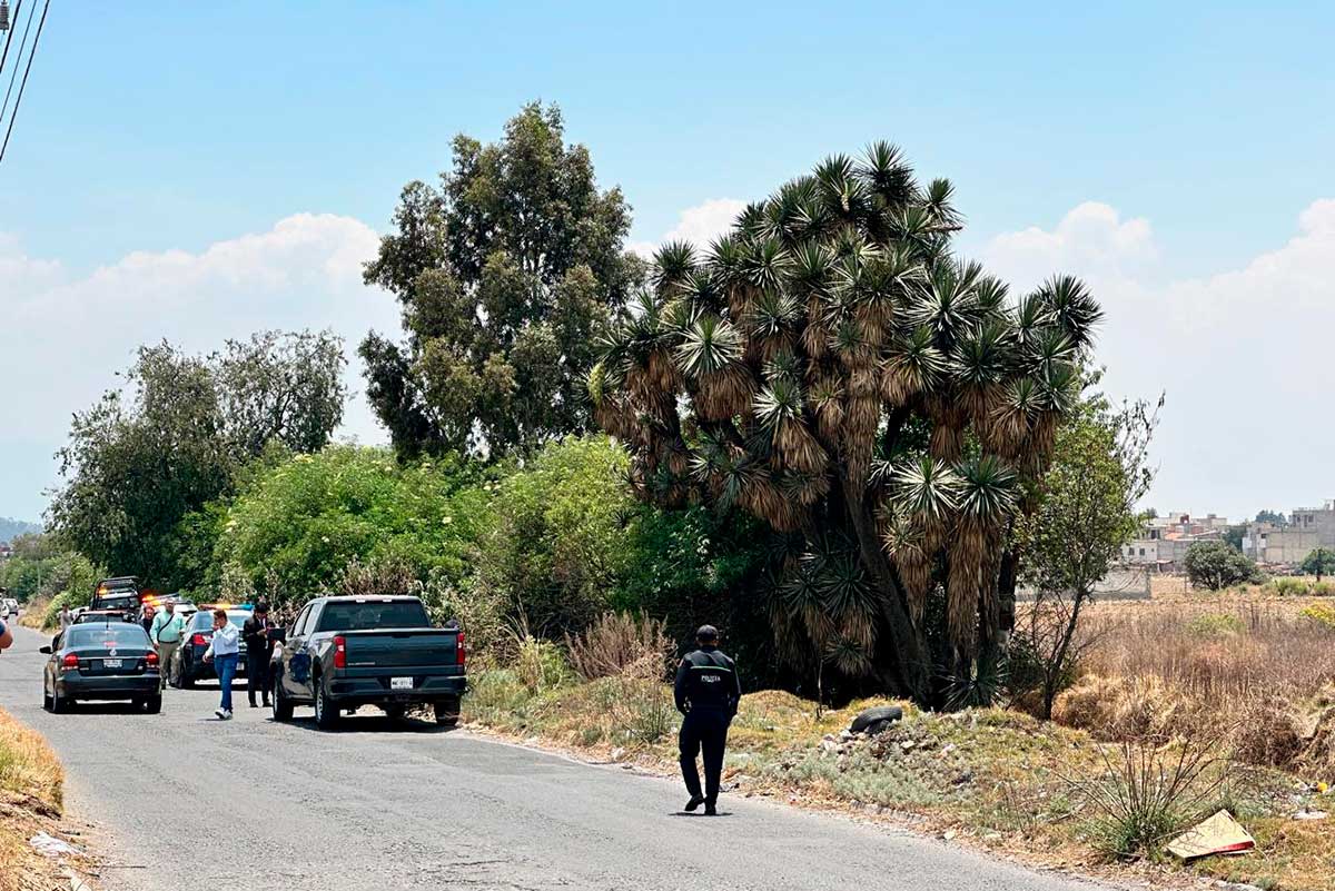 Hallan cuerpo sin vida en canal de aguas negras entre Capultitlán y San Felipe Tlalmimilolpan.