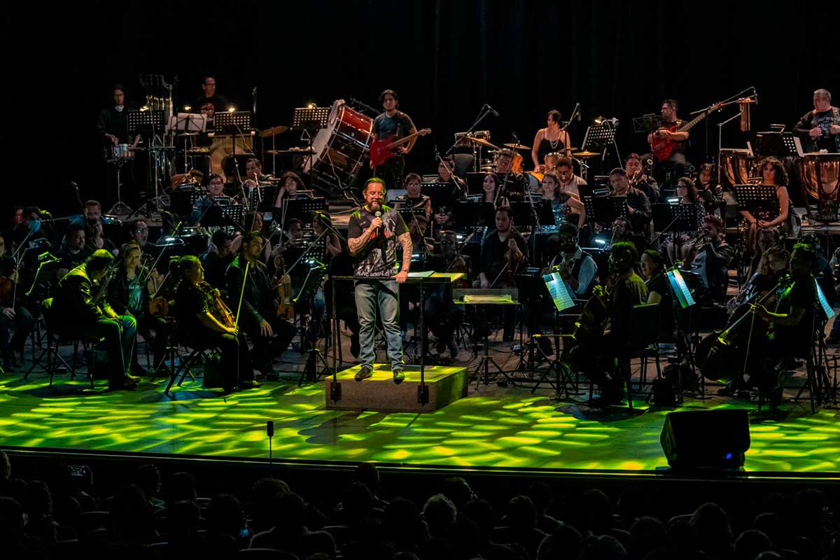 Más de 2 mil personas vibran en “Una Noche de Rock con Causa” y donan 3 mil juguetes en Toluca