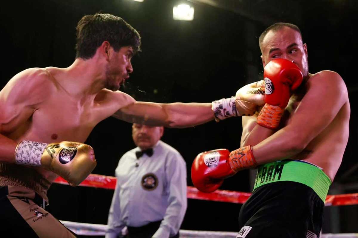 Noche de box en Metepec.