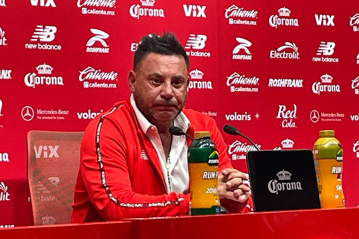 Antonio El "Turco" Mohamed en conferencia de prensa después de su encuentro con el Cruz Azul.