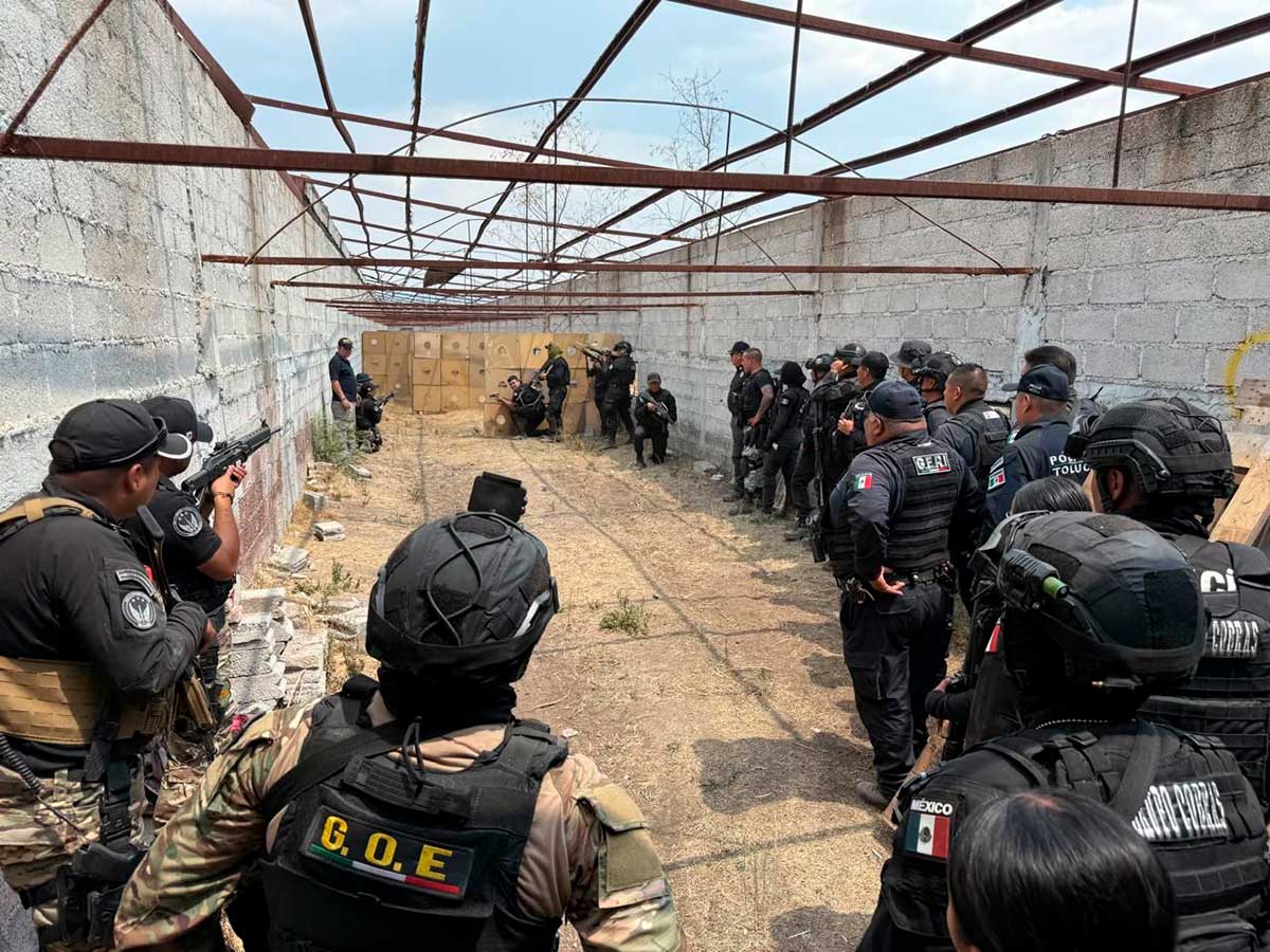Policía de Toluca en curso de estrategias tácticas.