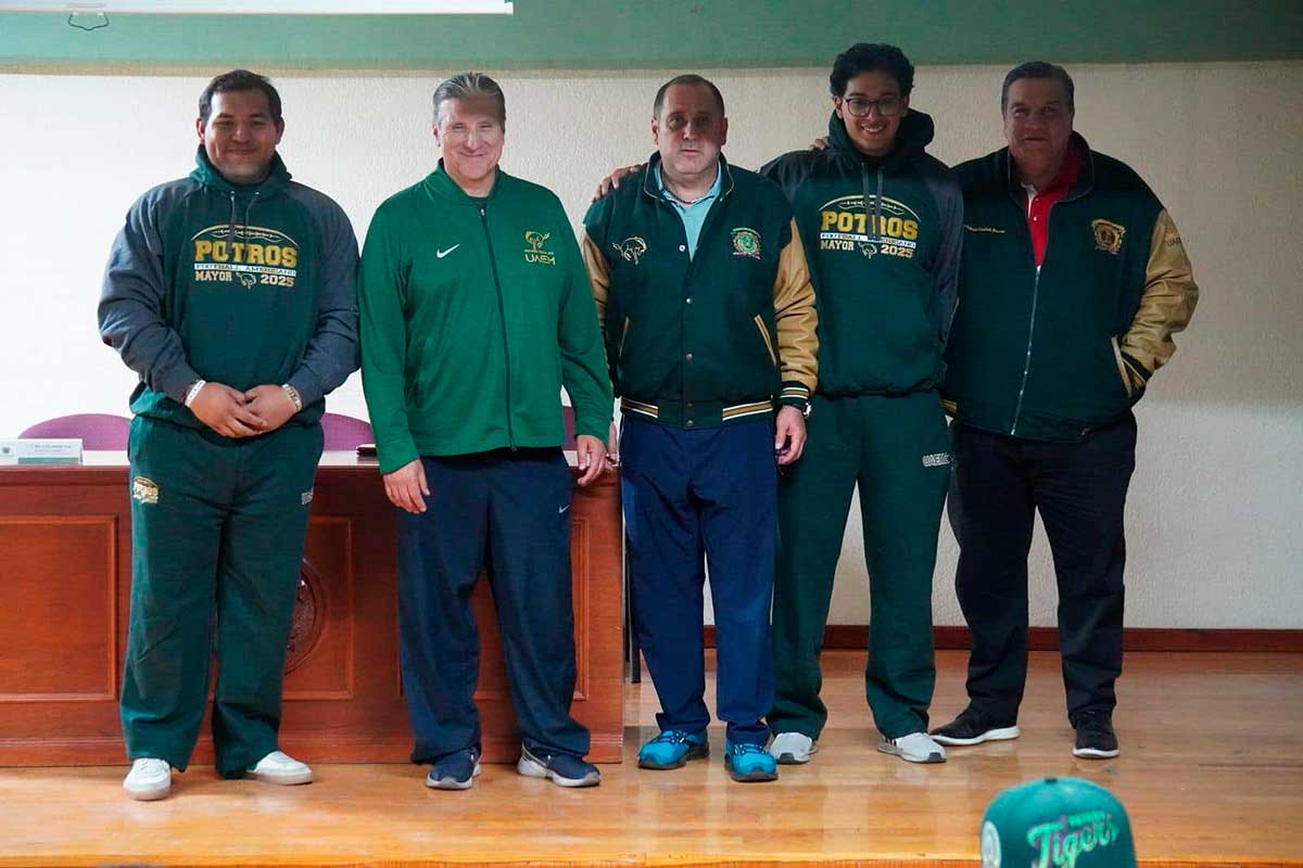 Ptros Salvajes de la UAEMéx reciben nuevos uniformes para su temporada 2025 de fútbol americano estudiantil.