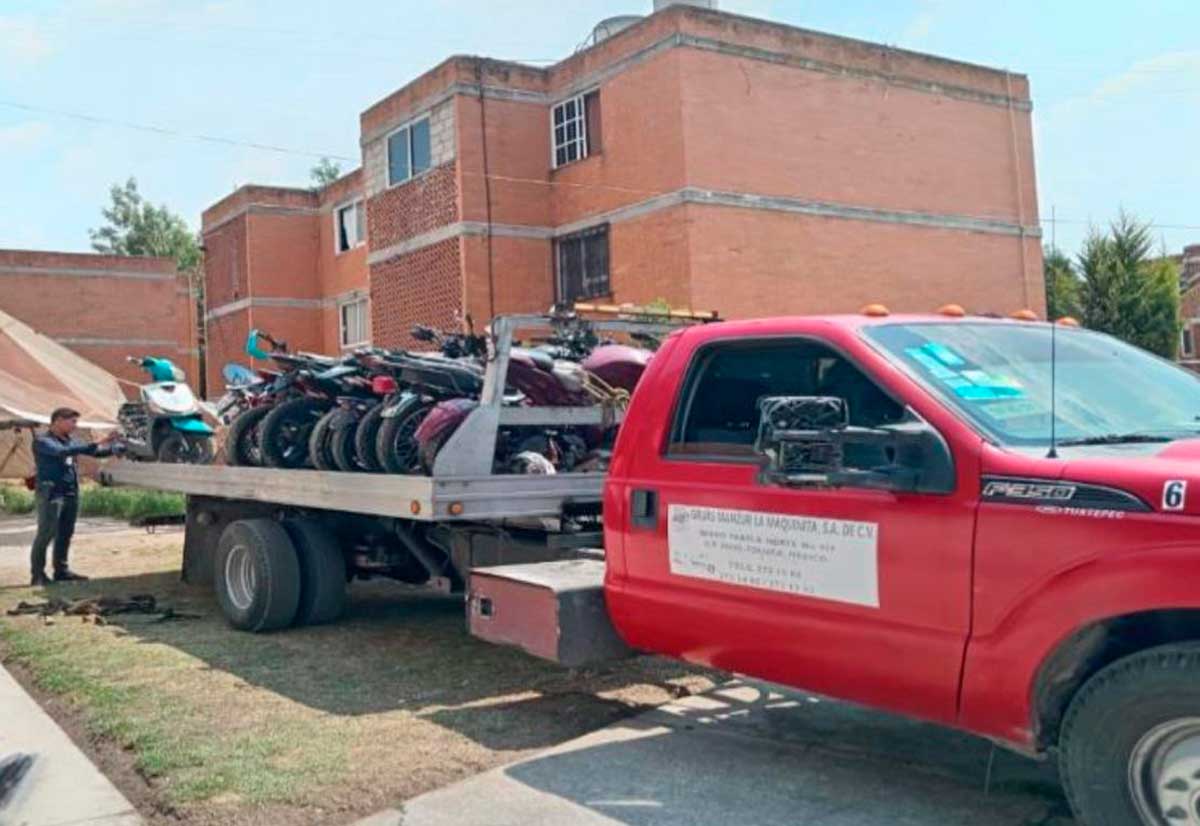 Autoridades de Toluca aseguran diez motos en operativo contra el robo de vehículos.