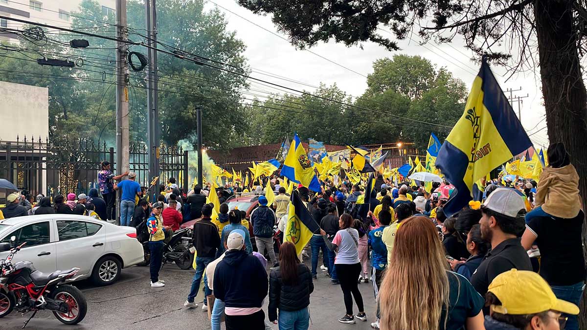 La afición de Las Águilas del América festejando previo al partido de la gran final del futbol mexicano.