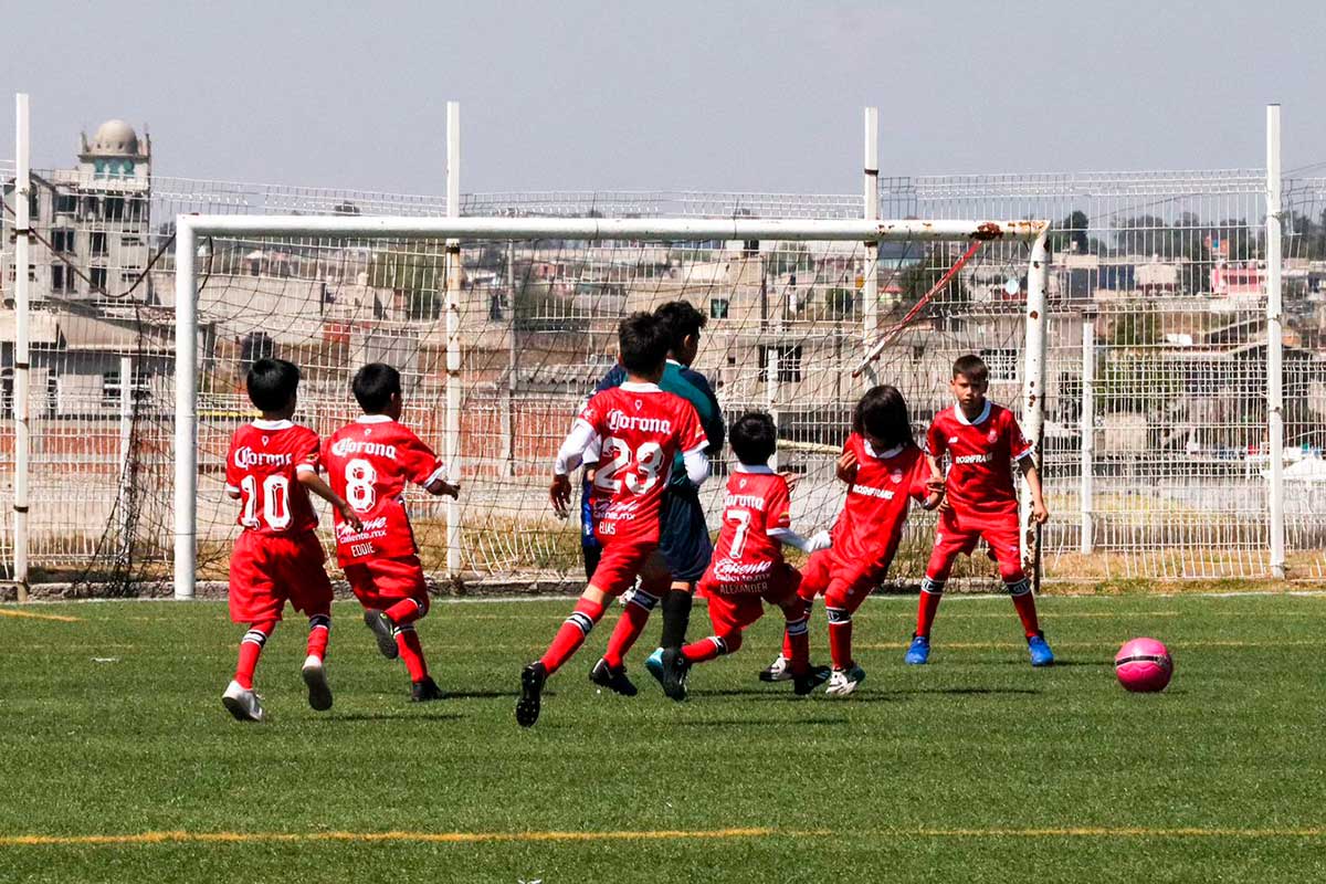 Emoción al máximo en la Gran Final del Torneo de Barrios de Futbol en Toluca