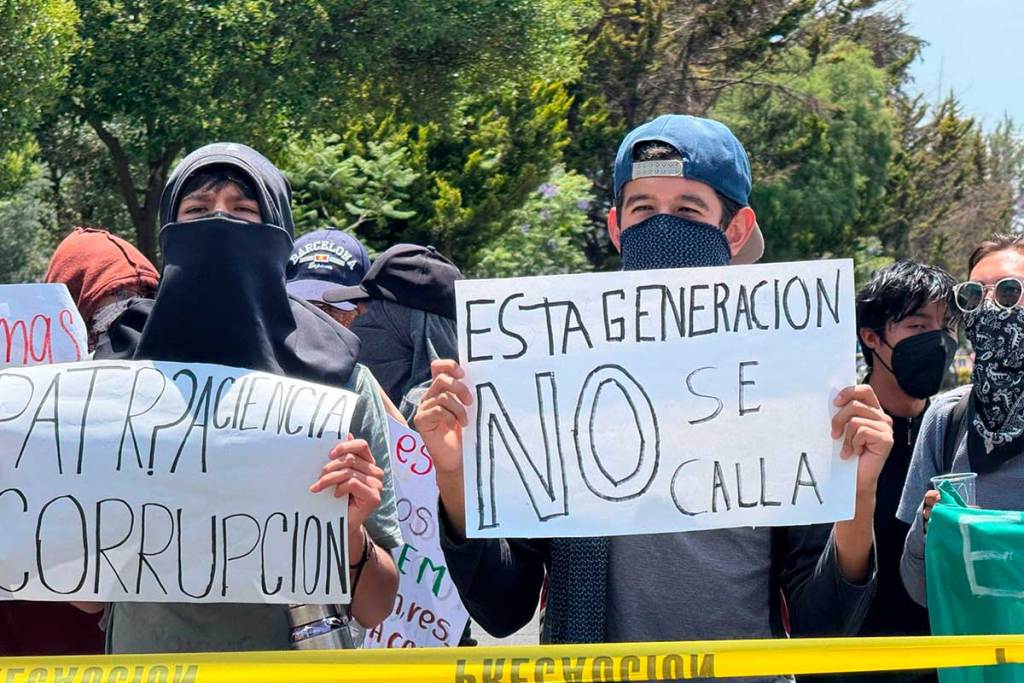 Estudiantes de la UAEMéx se movilizan en Toluca contra el proceso de elección de la nueva rectora. Noticias en tiempo real