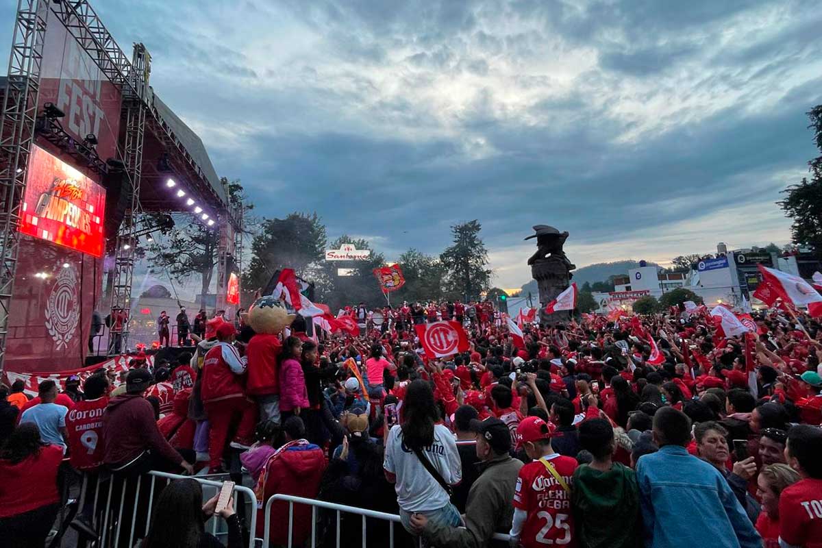 Diablos Rojos destejan su onceavo título en la ciudad de Toluca.