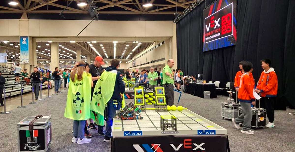 Jóvenes toluqueños brillan en el Mundial de Robótica VEX 2025 en Dallas