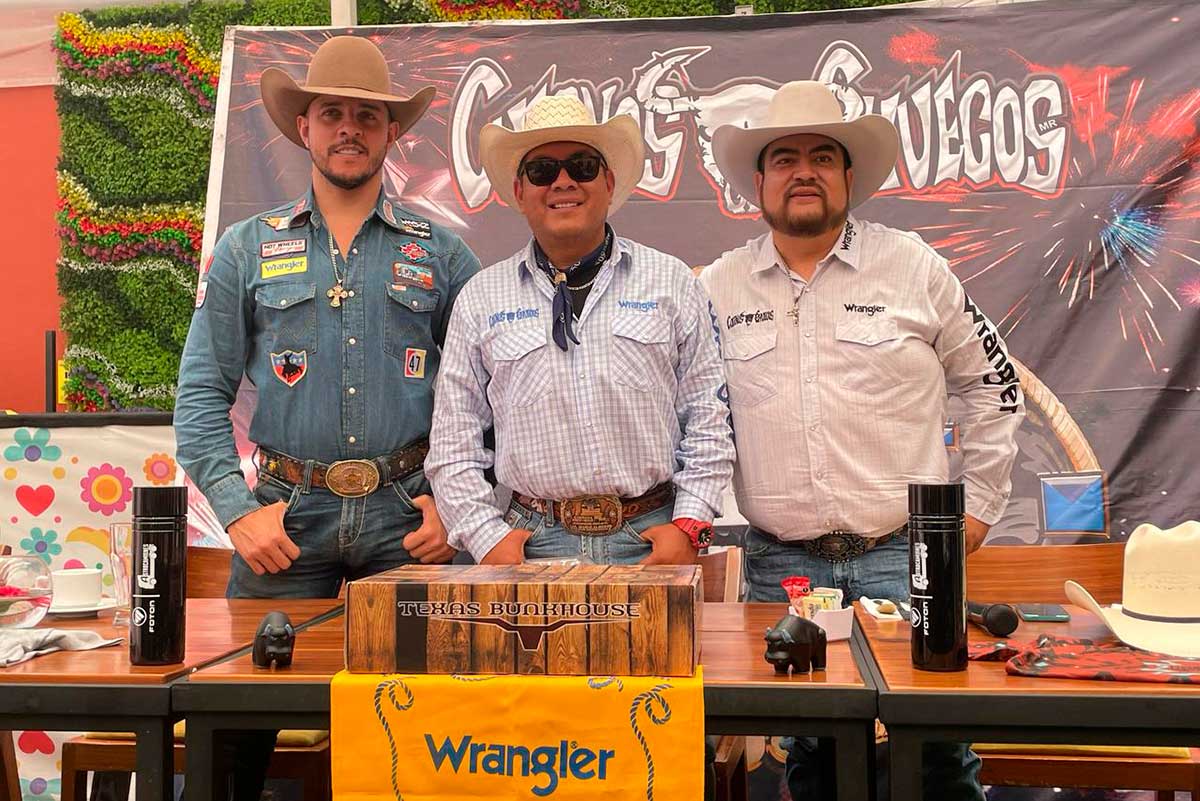 Regresa el espectáculo de rodeo “Cuernos Chuecos” a Toluca con jinetes de tres países