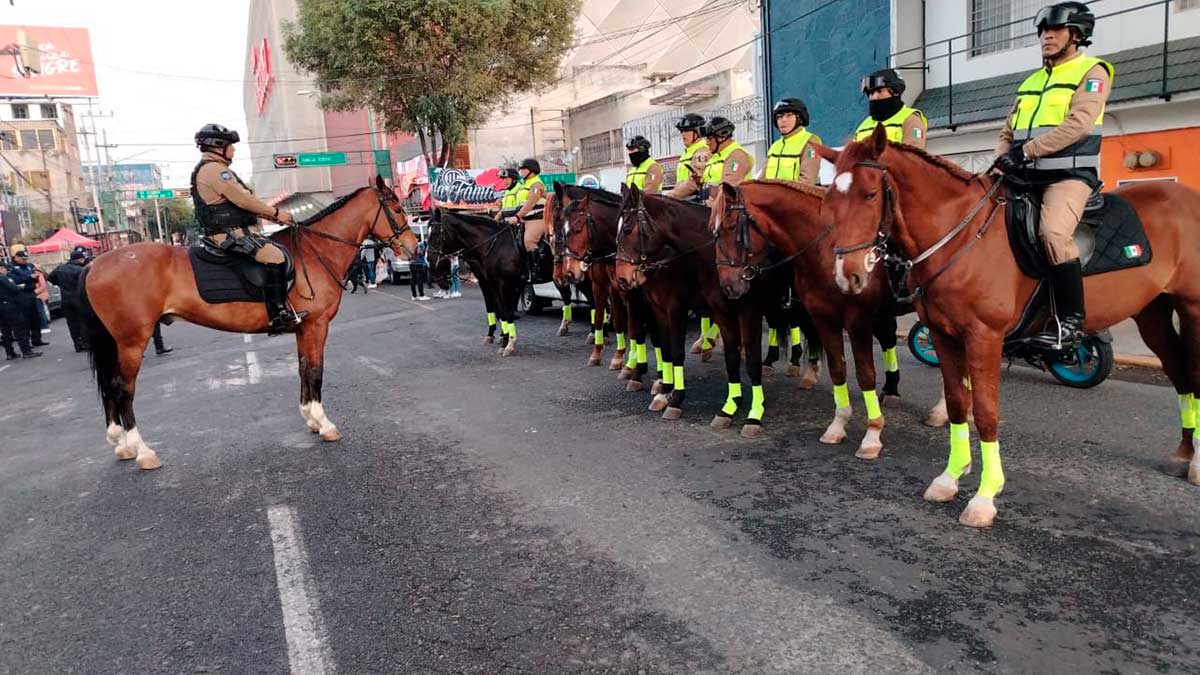 Toluca despliega operativo de seguridad por partido de fútbol entre el Toluca y los Rayados del Monterrey en el estadio Nemesio Diez.