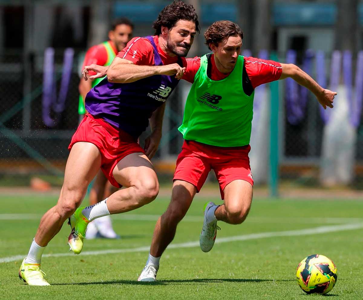 Los Diablos Rojos de Toluca entrenan para su encuentro contra Tigres en el Nemesio Diez.