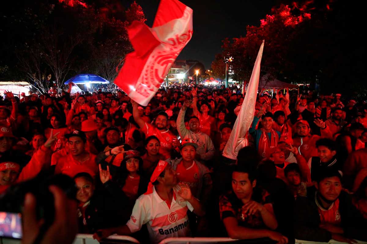 Sano ammbiente en los espacios públicos de Toluca por el encuentro de ida de la final del fútbol mexicano.
