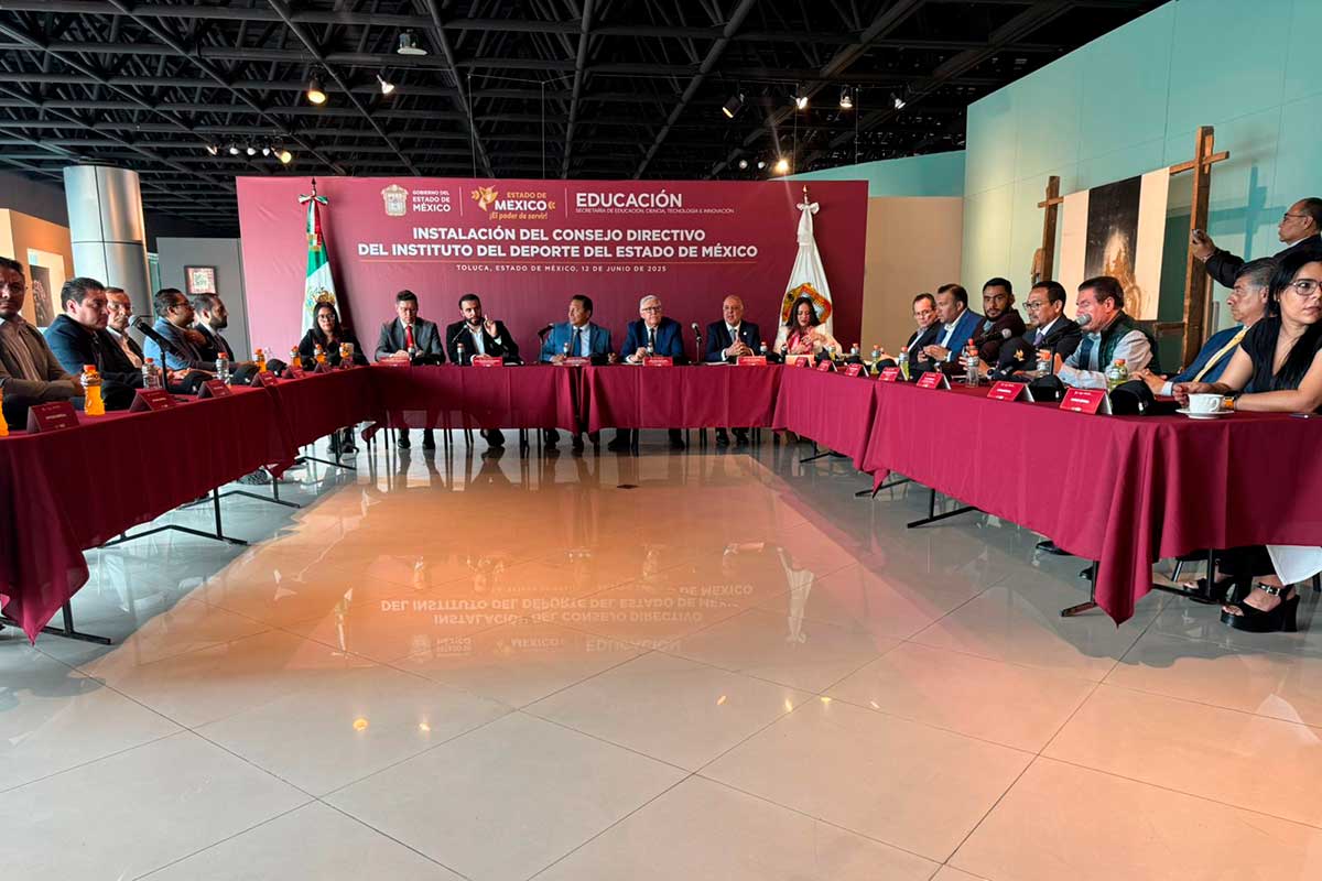 Evento de instalaciíón de consejo del IDEMEX.