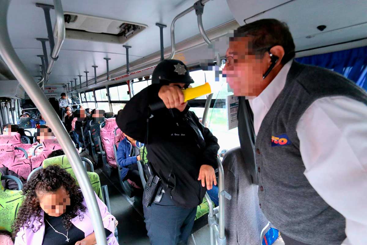 Infraccionan a nueve unidades de transporte en Toluca; un chofer iba alcoholizado