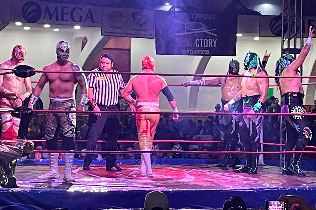 Luchadores Independientes en el Salón Rojo del Club Toluca.